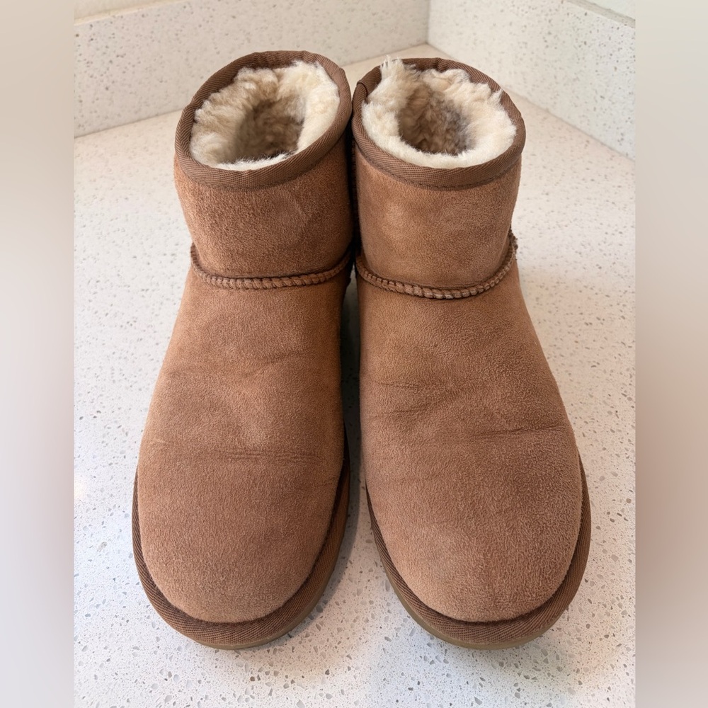 Uggs Classic Shearling-Lined Boot in Chestnut authentic Mini ll